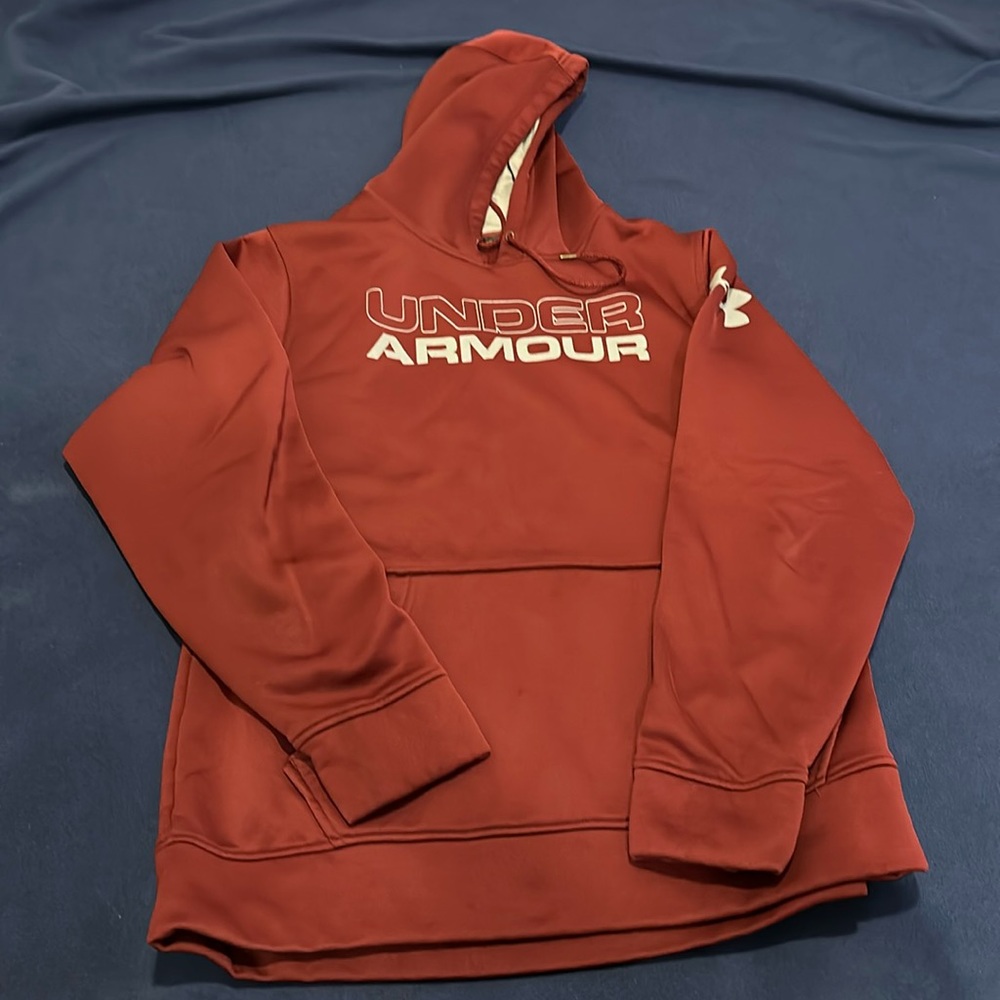 Under Armour hoodie in loose medium.